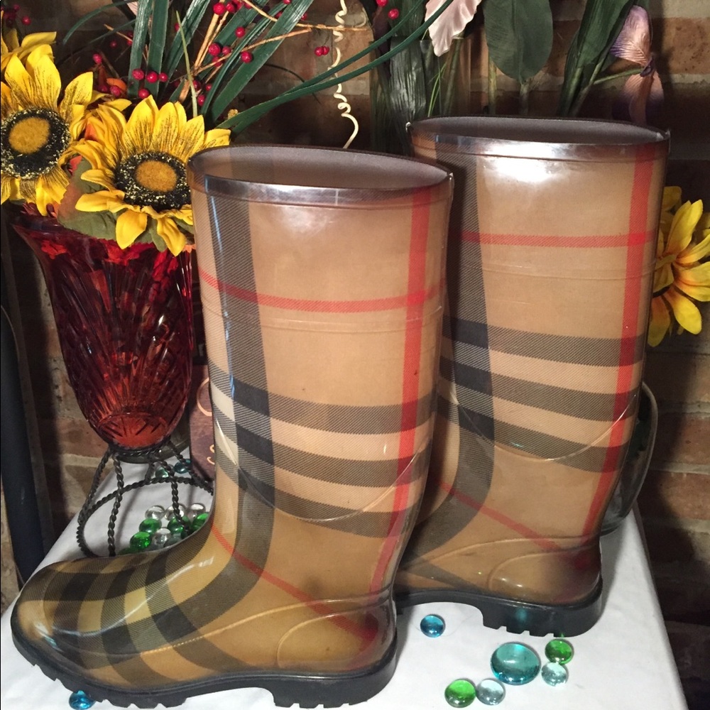Burberry Rain Boots - Picture 4 of 8
