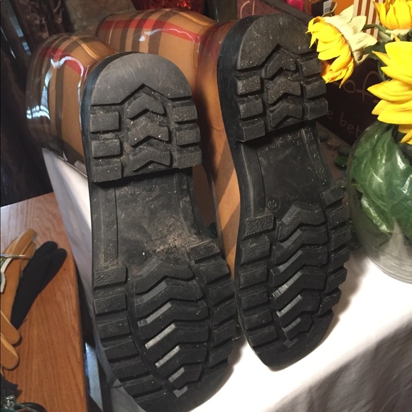 Burberry Rain Boots - Picture 8 of 8