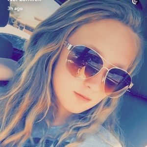 Meet your Posher, Nel