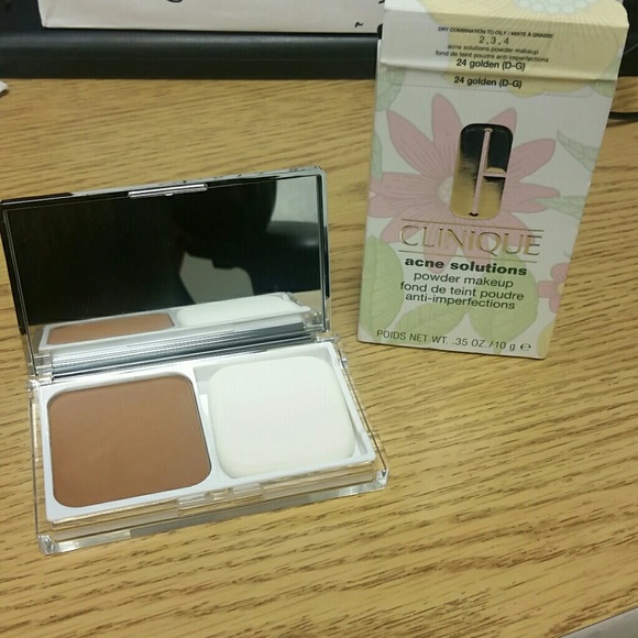 Clinique Other - Clinique Acne Solutions Powder Make Up
