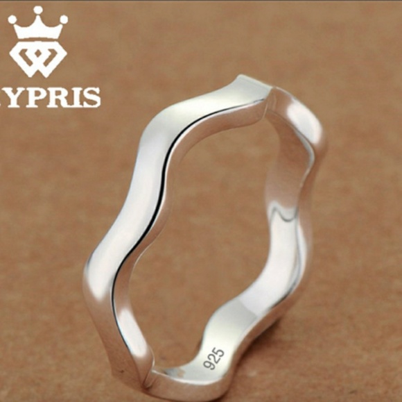 925 Chevron Wave Band Sterling Silver Ring - Picture 4 of 5