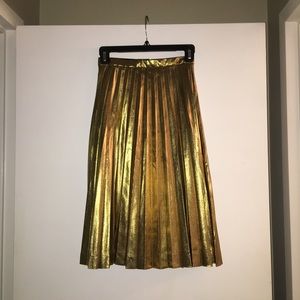 J. Crew Gold Pleated mid length skirt size 000