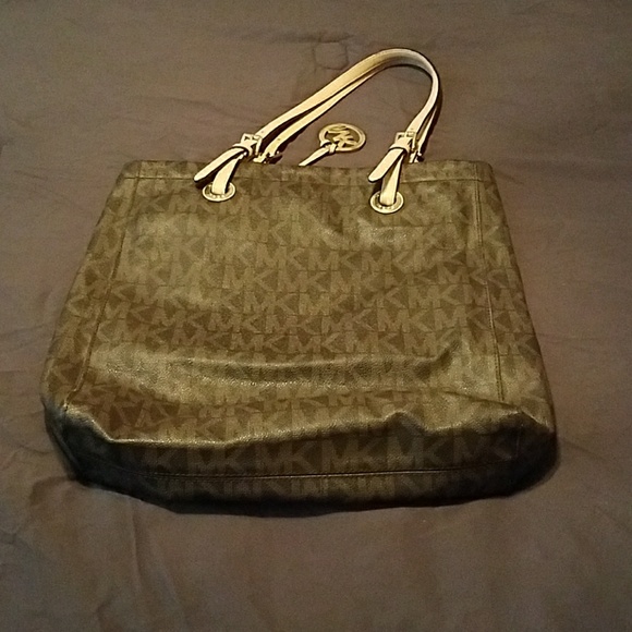 Authentic Michael Kors handbag - Picture 2 of 7