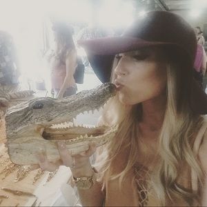 Meet your Posher, Lauren