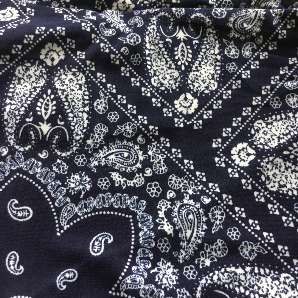 📣 Liquidation 📣 Printed Flare Pants Medium - Picture 2 of 2