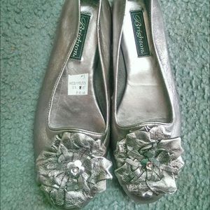 I am selling Brighton Shoes