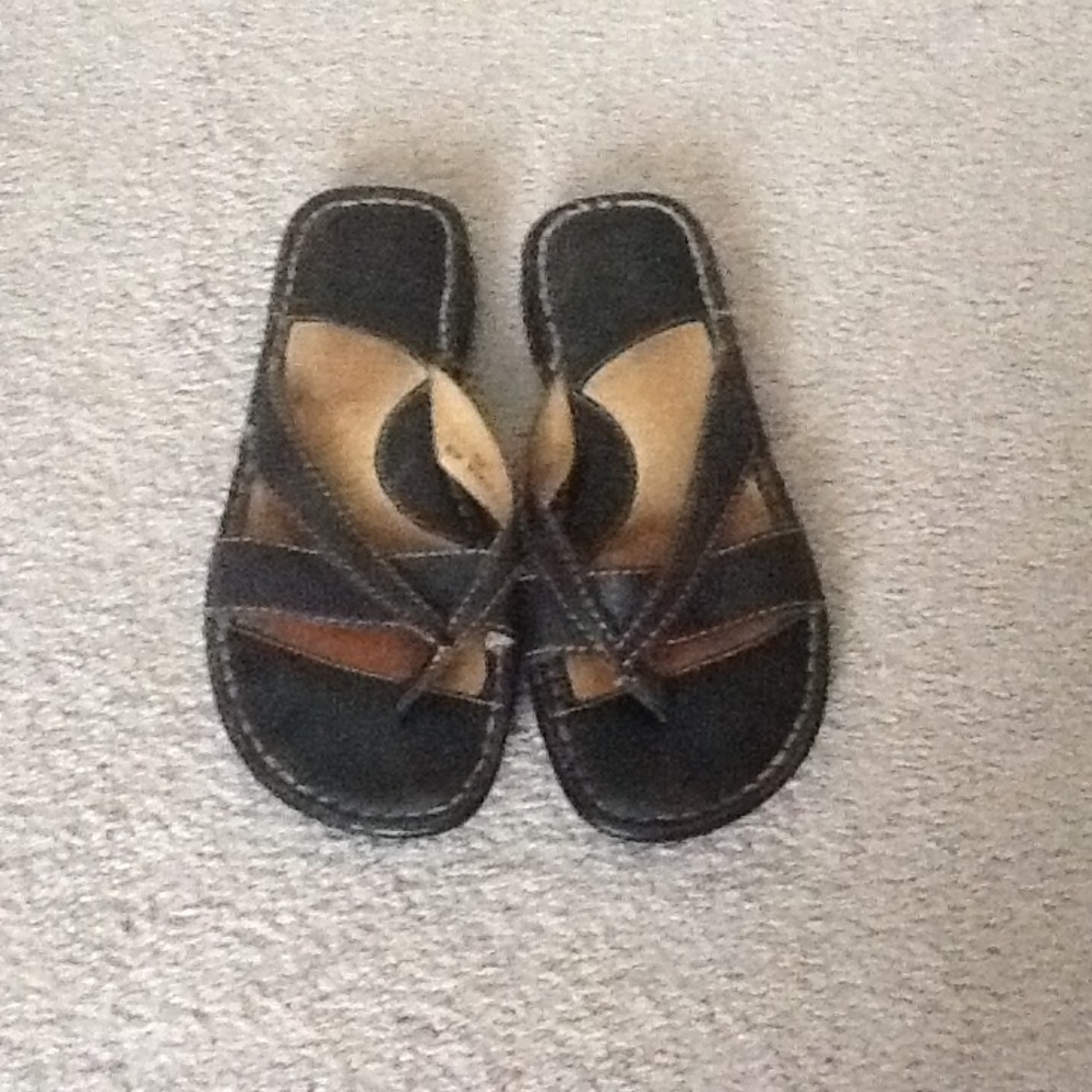 Born sandals