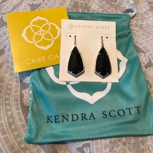 KENDRA SCOTT CARLA GOLD EARRINGS
