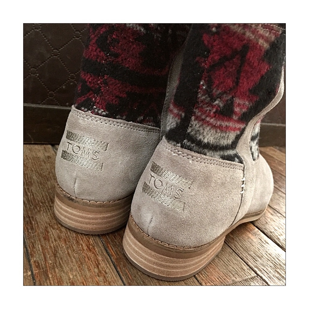 TOMS Laurel Suede Desert Taupe Boots - Picture 3 of 6