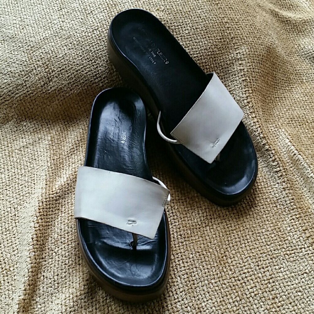 Donald J Pliner  Fifi Sandals