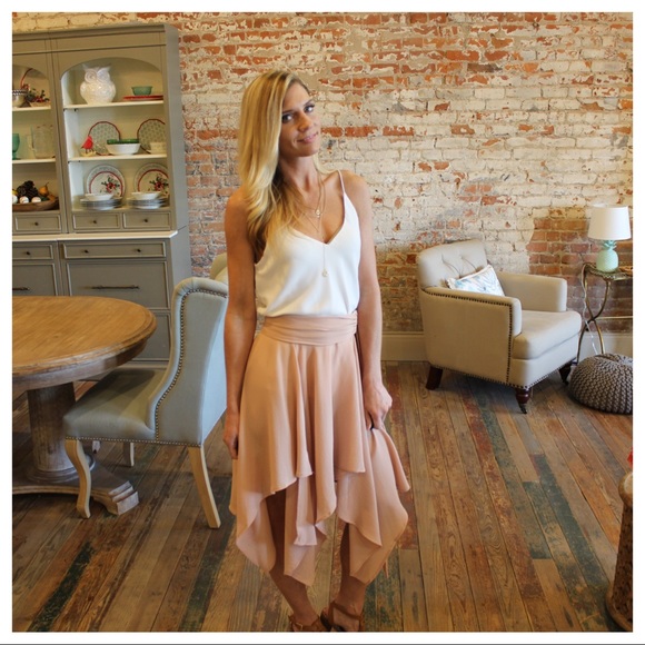 Champagne handkerchief hem skirt - Picture 2 of 3