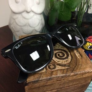 Authentic Polarized Ray-Ban Classic Wayfarers 😎