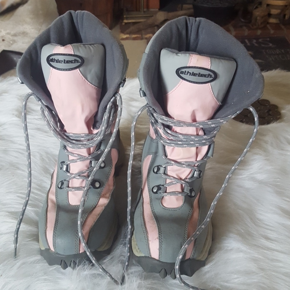 Snow boots
