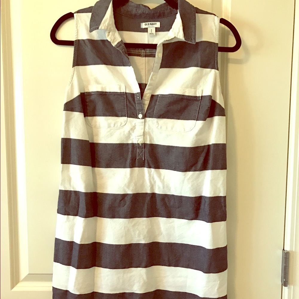 Preppy, colored dress. For a golfing day.