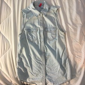 Cute sleeveless light denim Pearl snap shirt Sz.6