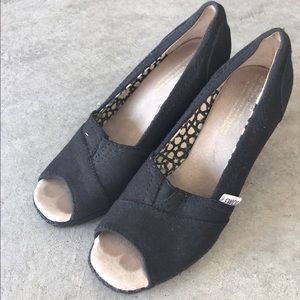 Toms women black wedges. Gently used. 5.5