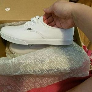 Brand New! All White Low-top Vans