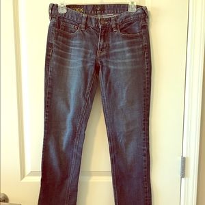 Straight cut, stretch jeans.