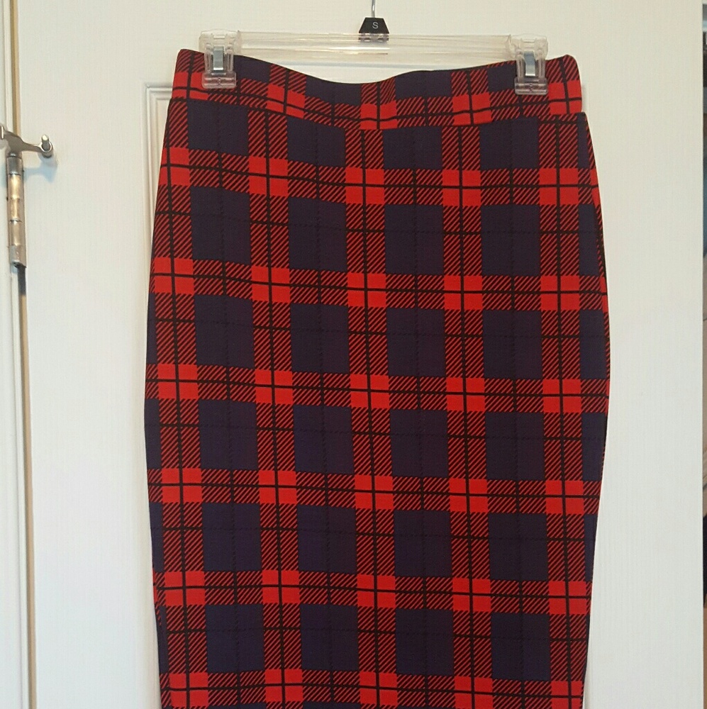 Stretch pencil skirt