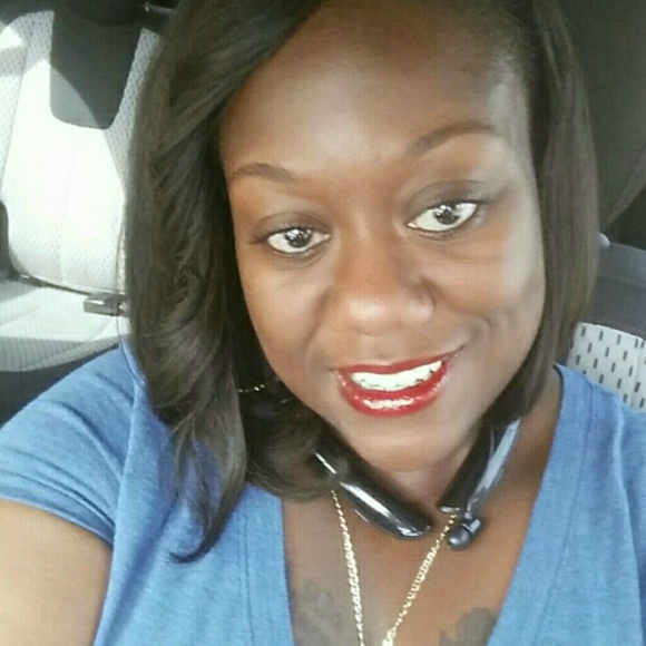 Meet your Posher, Funmi - Picture 2 of 3