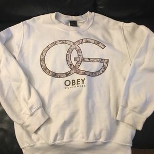 Long sleeve obey crew neck