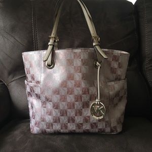 Michael Kors Rose gold handbag 💋