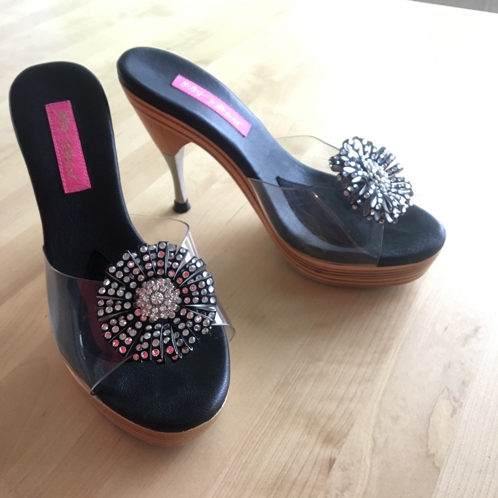 Betsey Johnson Starburst Pollys size 6