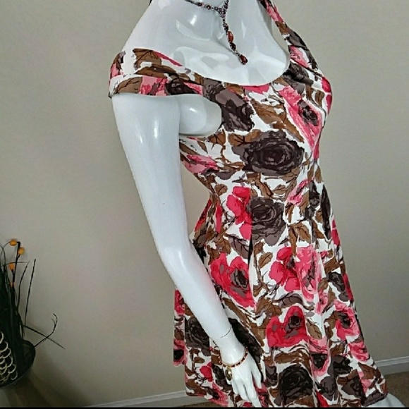 new directions Dresses & Skirts - ⚡SALE⚡New Direction Floral Fabulous Dress💃💃💃💃