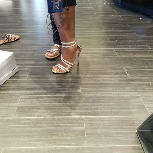 Meet your Posher, Sheena - Picture 1 of 1