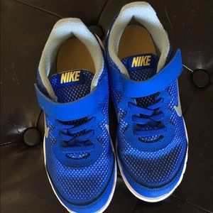 Kids size 11.5 Nike Shoes