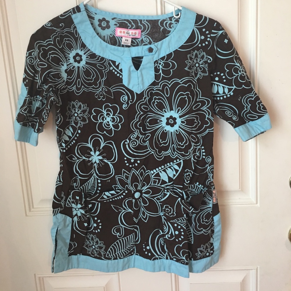 Beautiful Koi scrub top XS scrubs