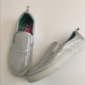NWOT-Girls Silver Slip-On Shoes Size 3