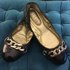 Guess Quilted w/chain detail ballet flats