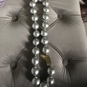 Kate Spade grey/silvery pearl necklace