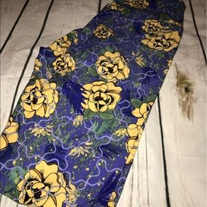A rose leggings lularoe