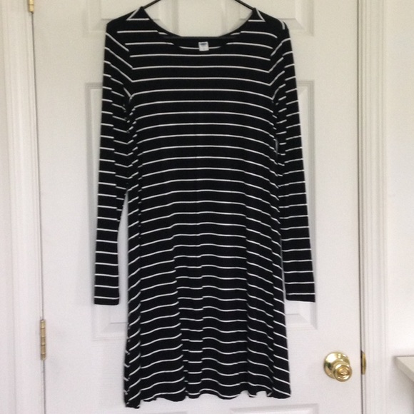 Old Navy Dresses & Skirts - Black Stripe Long Sleeve Dress
