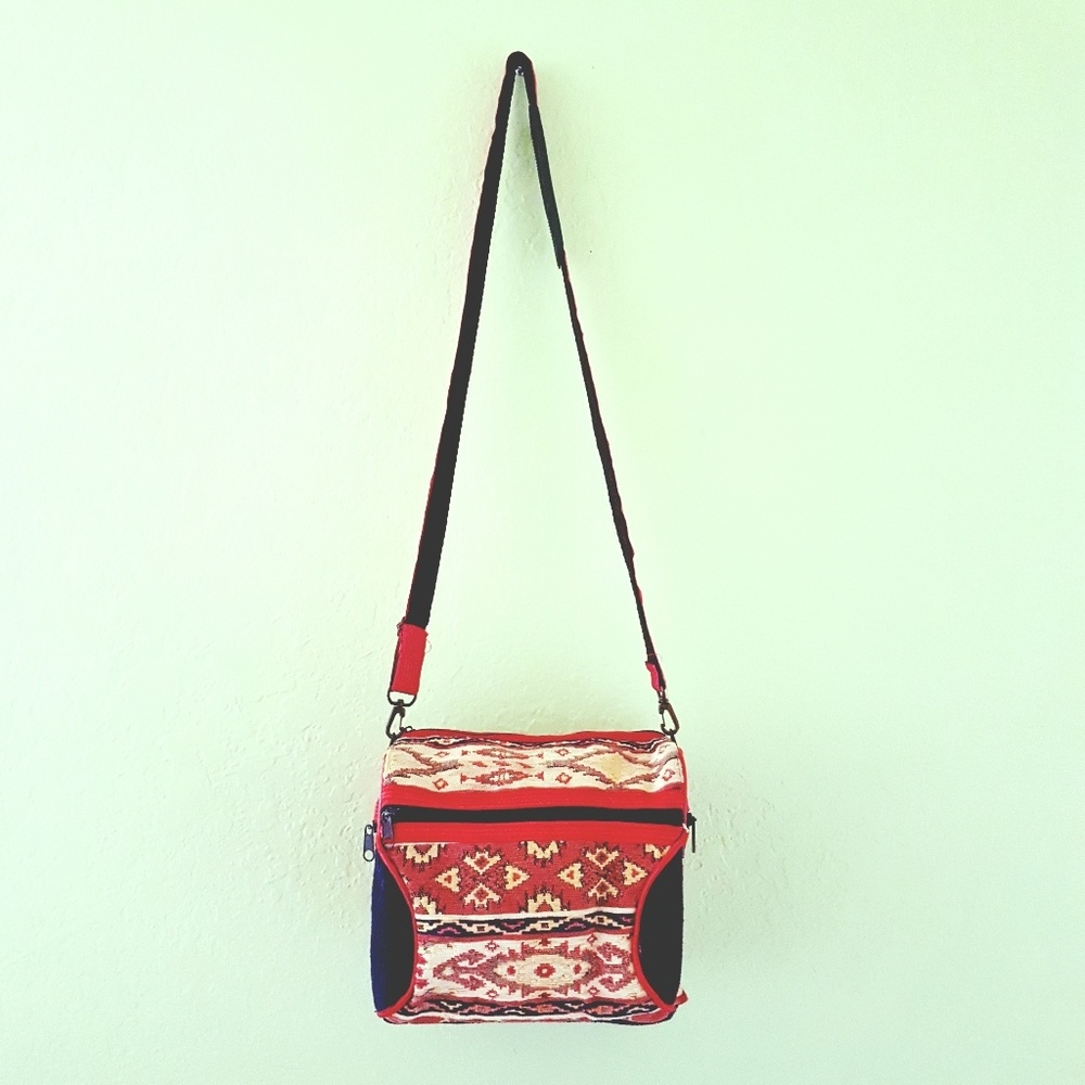 NWOT Unique Crossbody  Bag