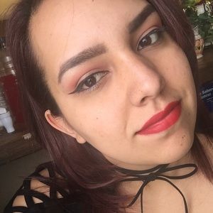 Meet your Posher, Alma