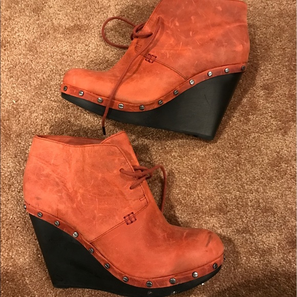 dr scholls Shoes - Dr scholls burnt red suede wedge lace up booties