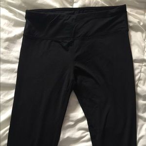 tight cropped black spandex leggings