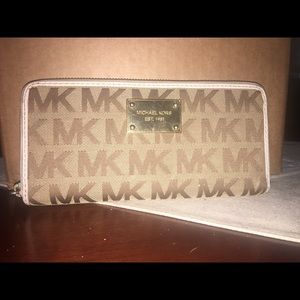 Micheal Kors wallet