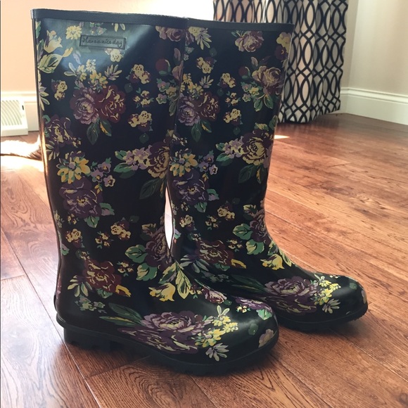 Shoes - Floral Rainboots