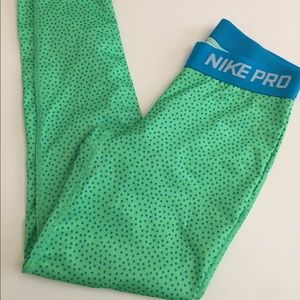 NWOT-Girls Nike Pro Tights/Leggings Size Medium