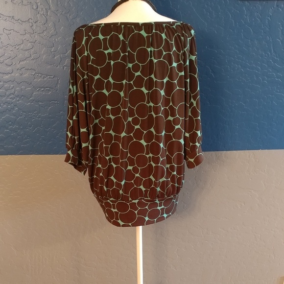 APT. 9 Top - Picture 2 of 3