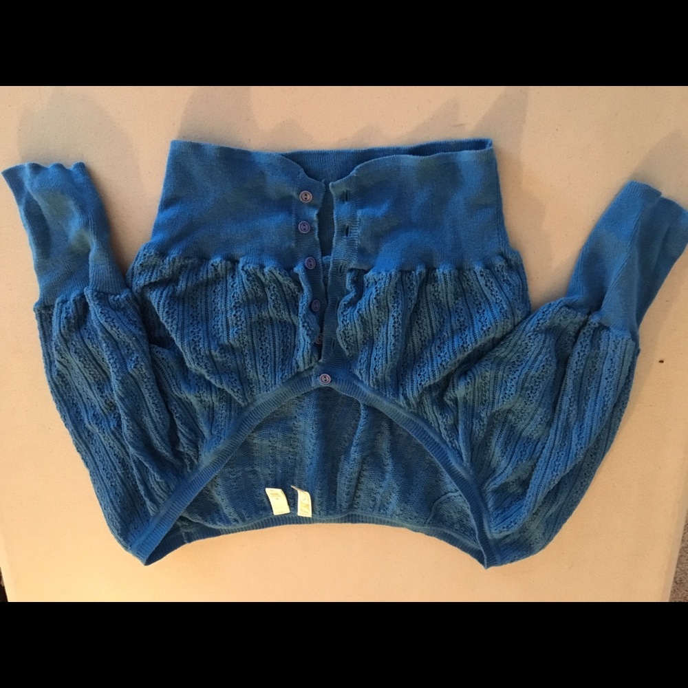 Blue size medium crop sweater