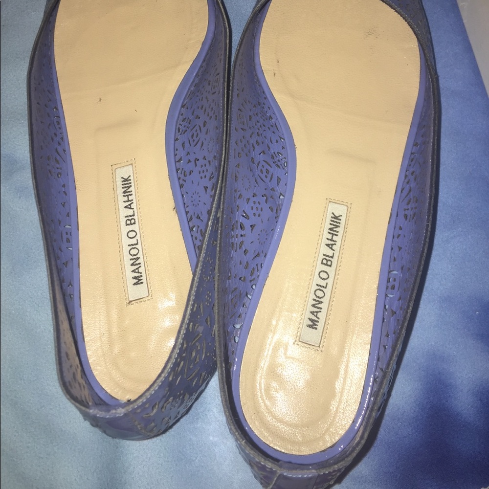 39.5 blue patent Manolo Blahnik laser cut flats - Picture 5 of 6