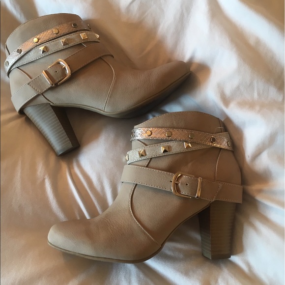 Jennifer Lopez Shoes - Jennifer Lopez booties size 7 1/2