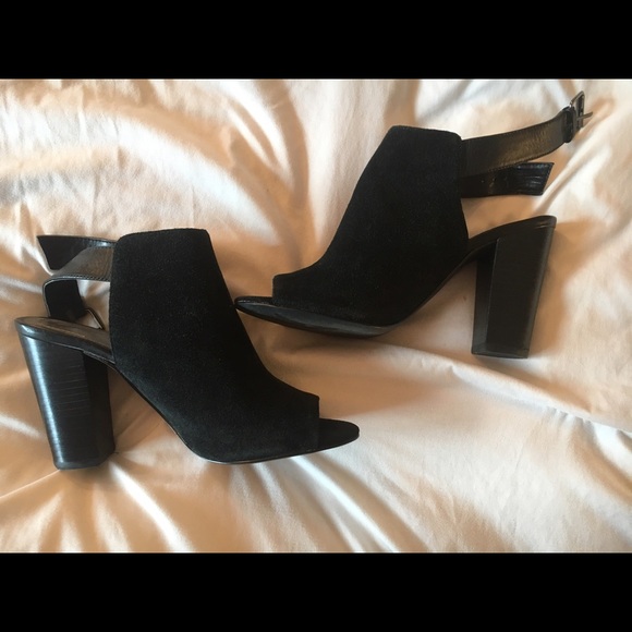 Tahari Shoes - Sexy Tahari heels size 7