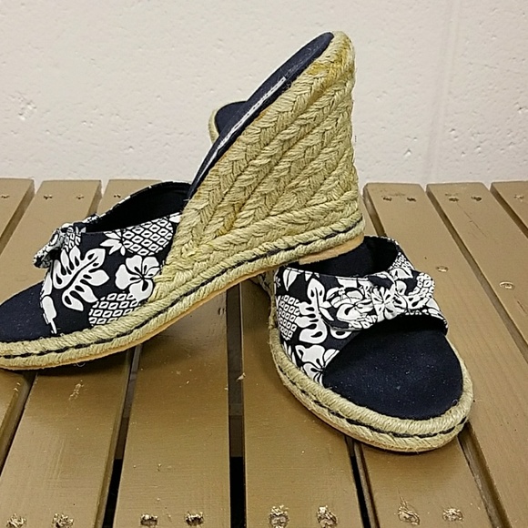 Tommy Hilfiger Shoes - Super cute Tommy Hilfiger Hawaiian wedges