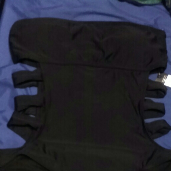 One piece - Picture 3 of 3